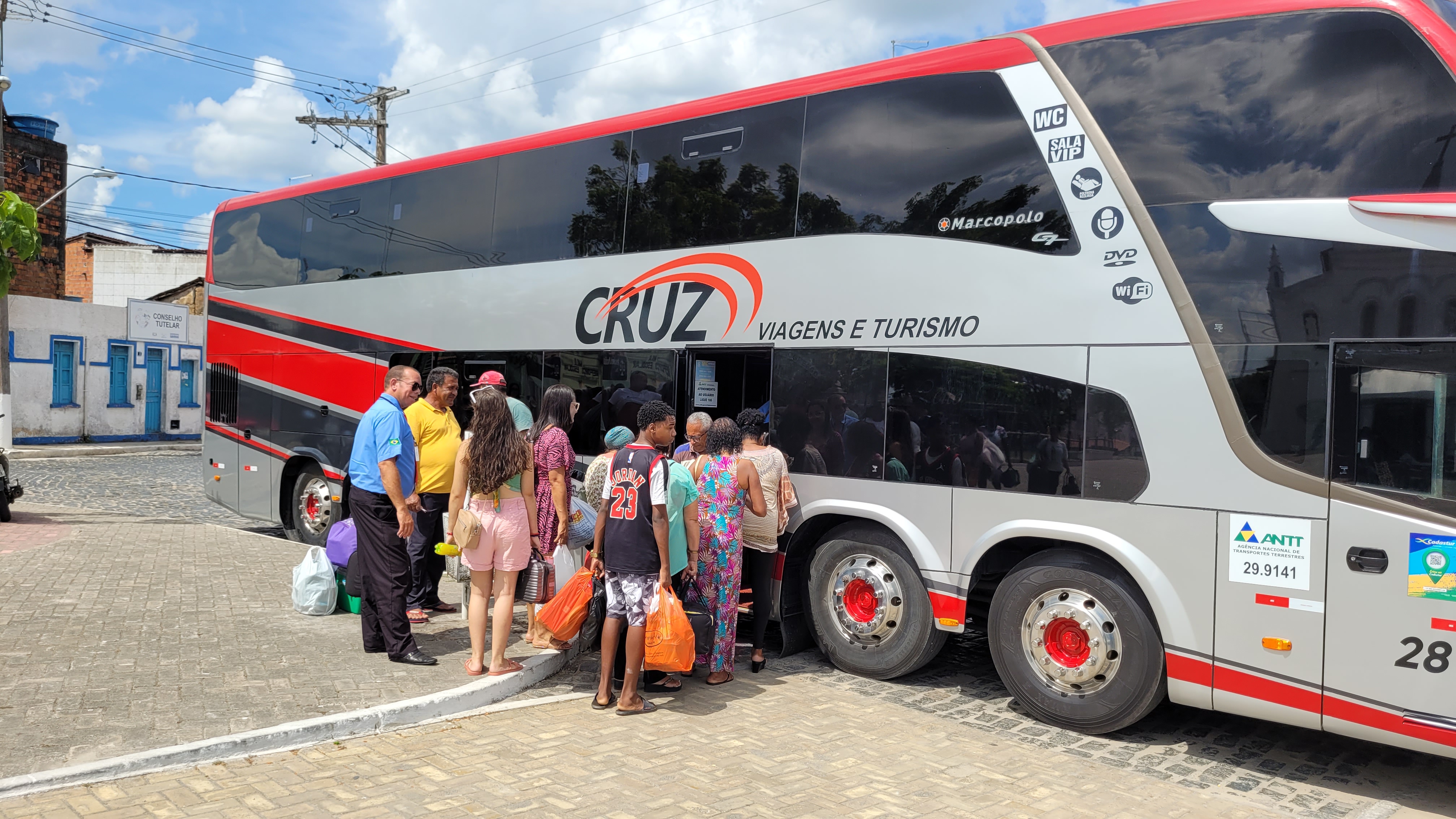 Viagem de Lurdes para o Pai Eterno, com a Cruz Viagens e Turismo . Acompanhe o embarque